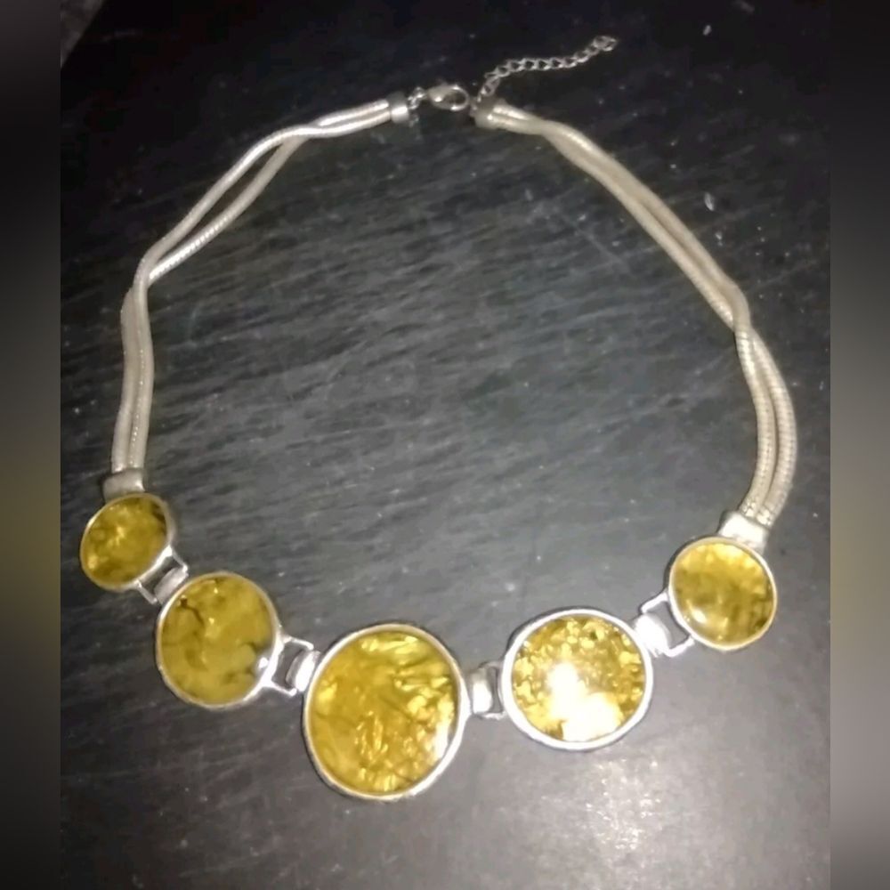 Beautiful Silver-Tone & Large Choker Necklace With MOP in Resin Look 15"+2"